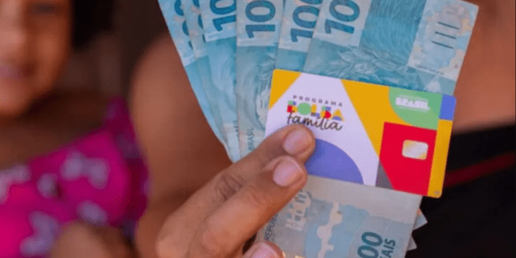Bolsa Família vai pagar benefício de no mínimo R$ 7,2 mil para os brasileiros em 2026
