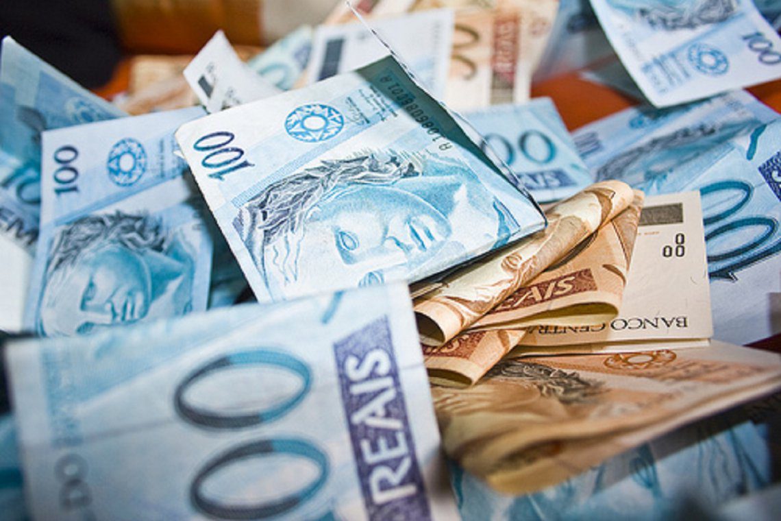 quase 60% dos brasileiros ainda não cumpriram regra que gera multa de r$ 165,74