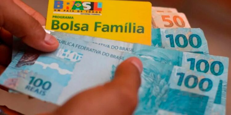 Bolsa Família chega com pagamento antecipado para pouco mais de 200 cidades