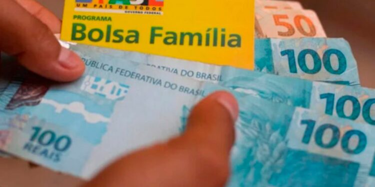 Governo estadual paga R$ 150 extras que podem se somar ao Bolsa Família para gestantes ou responsáveis por crianças com menos de 6 anos Governo estadual paga R$ 150 extras que podem se somar ao Bolsa Família para gestantes ou responsáveis por crianças com menos de 6 anos