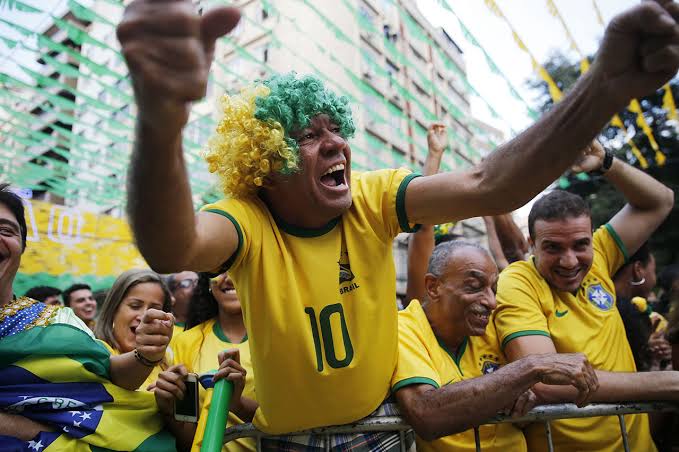 Quanto custa assistir a uma Copa do Mundo? Veja o impacto no bolso do torcedor